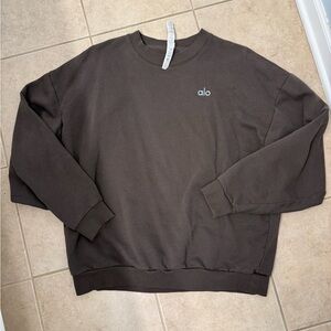 Alo Accolade Crewneck Pullover in Espresso